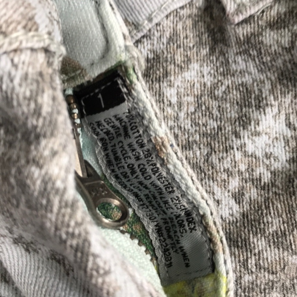 Reversible Two-Side Patterned Denim Shorts - Picture 3 of 4